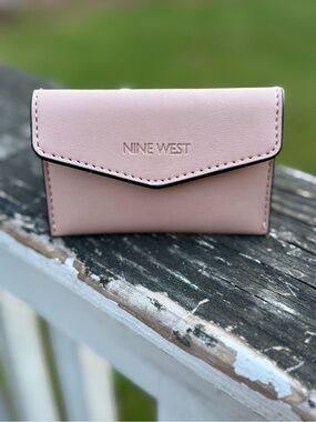 NWOT NINE WEST COIN WALLET KEY CHAIN